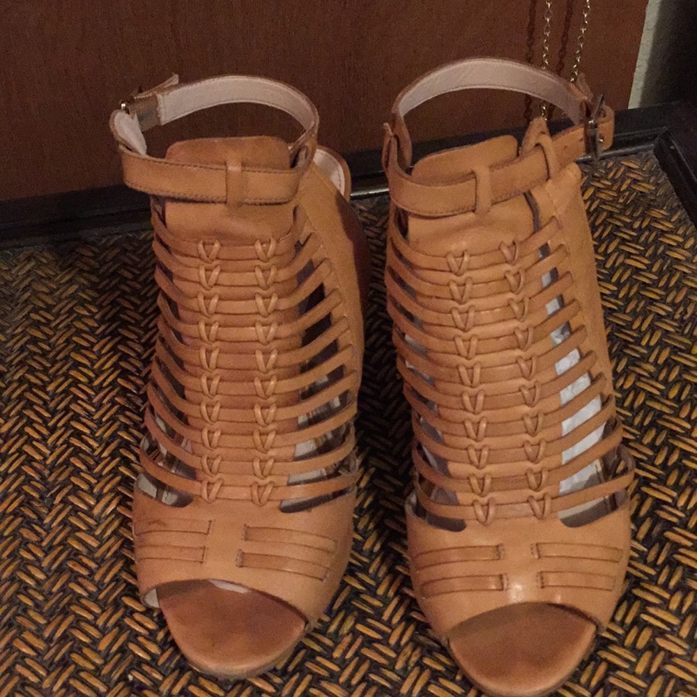 FINAL SALE🌹Vince Camuto Heels